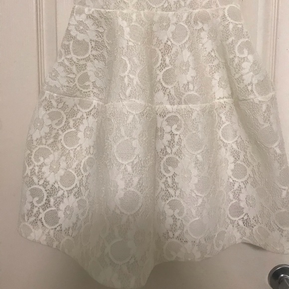 Beautiful white lace Dress - Picture 4 of 16